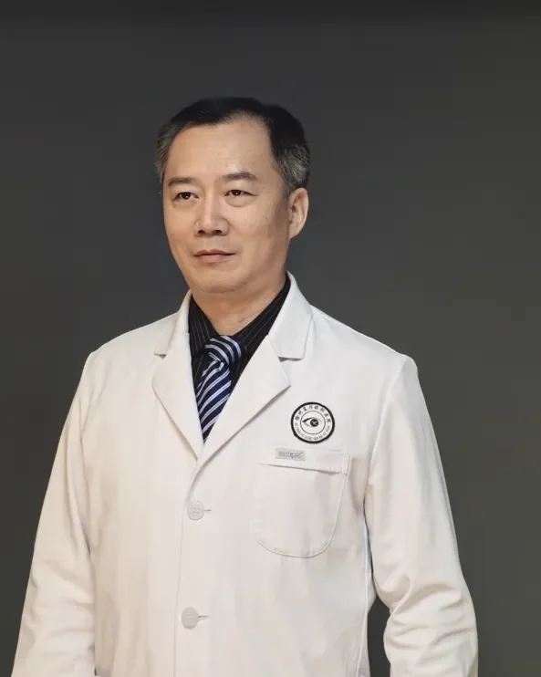 眼科主任医师 万道红